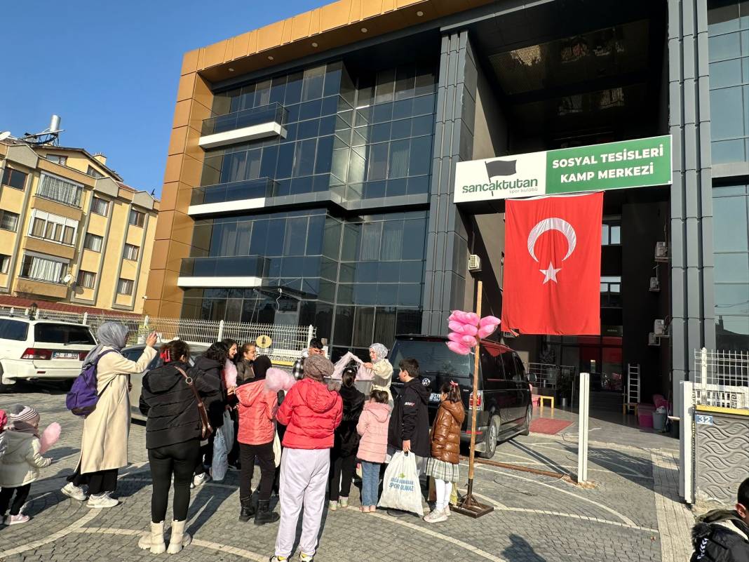 Konya’da şivlilik toplayan çocuklara pamuk şeker sürprizi 8